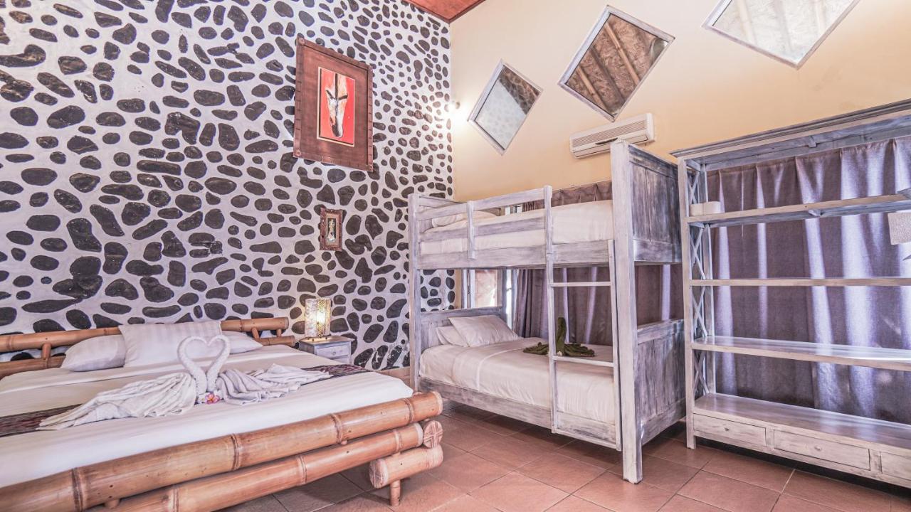 Waenis Sunset View Hotel And Restaurant, Amed, Bali מראה חיצוני תמונה