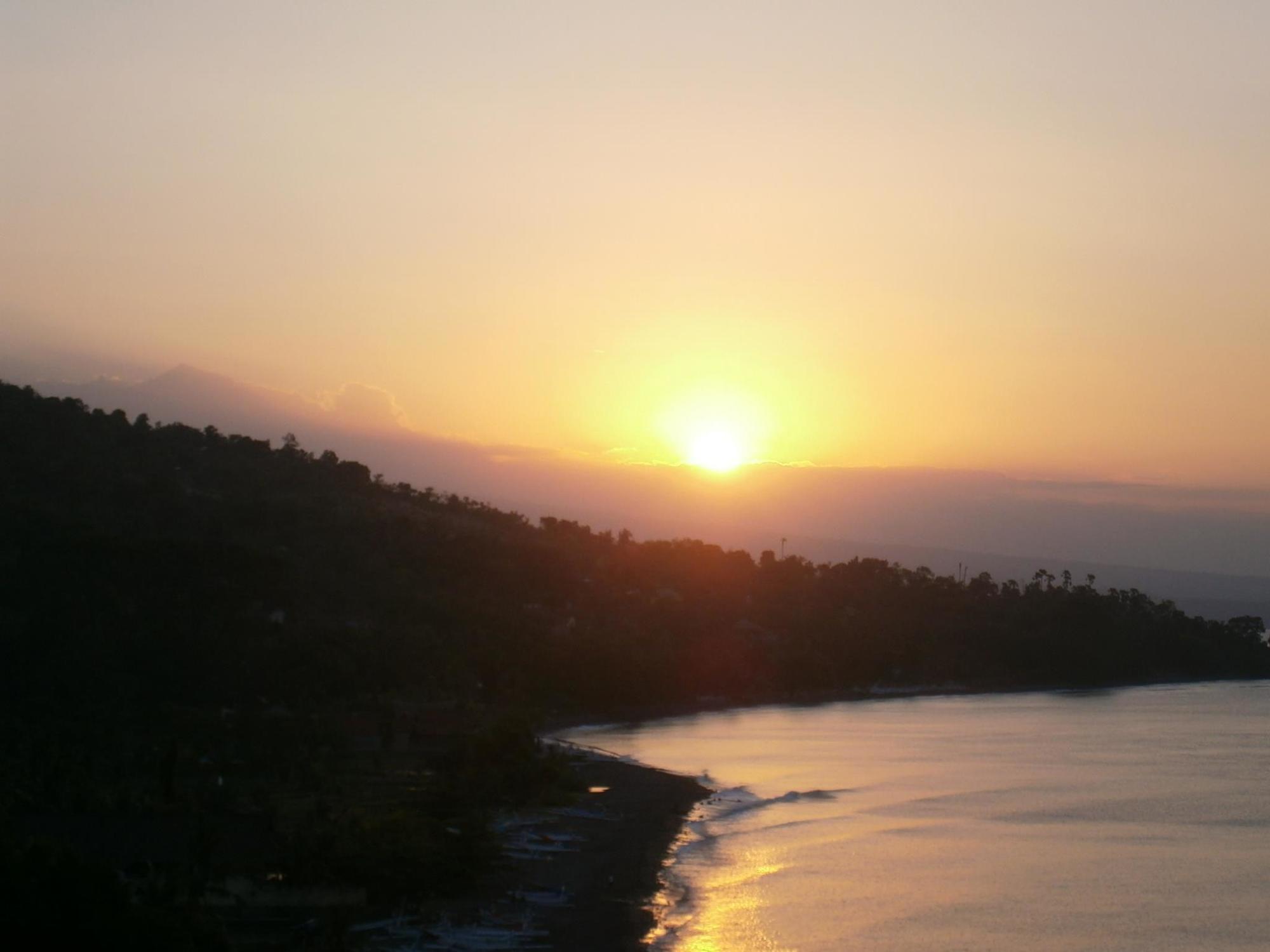 Waenis Sunset View Hotel And Restaurant, Amed, Bali מראה חיצוני תמונה