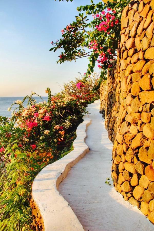 Waenis Sunset View Hotel And Restaurant, Amed, Bali מראה חיצוני תמונה
