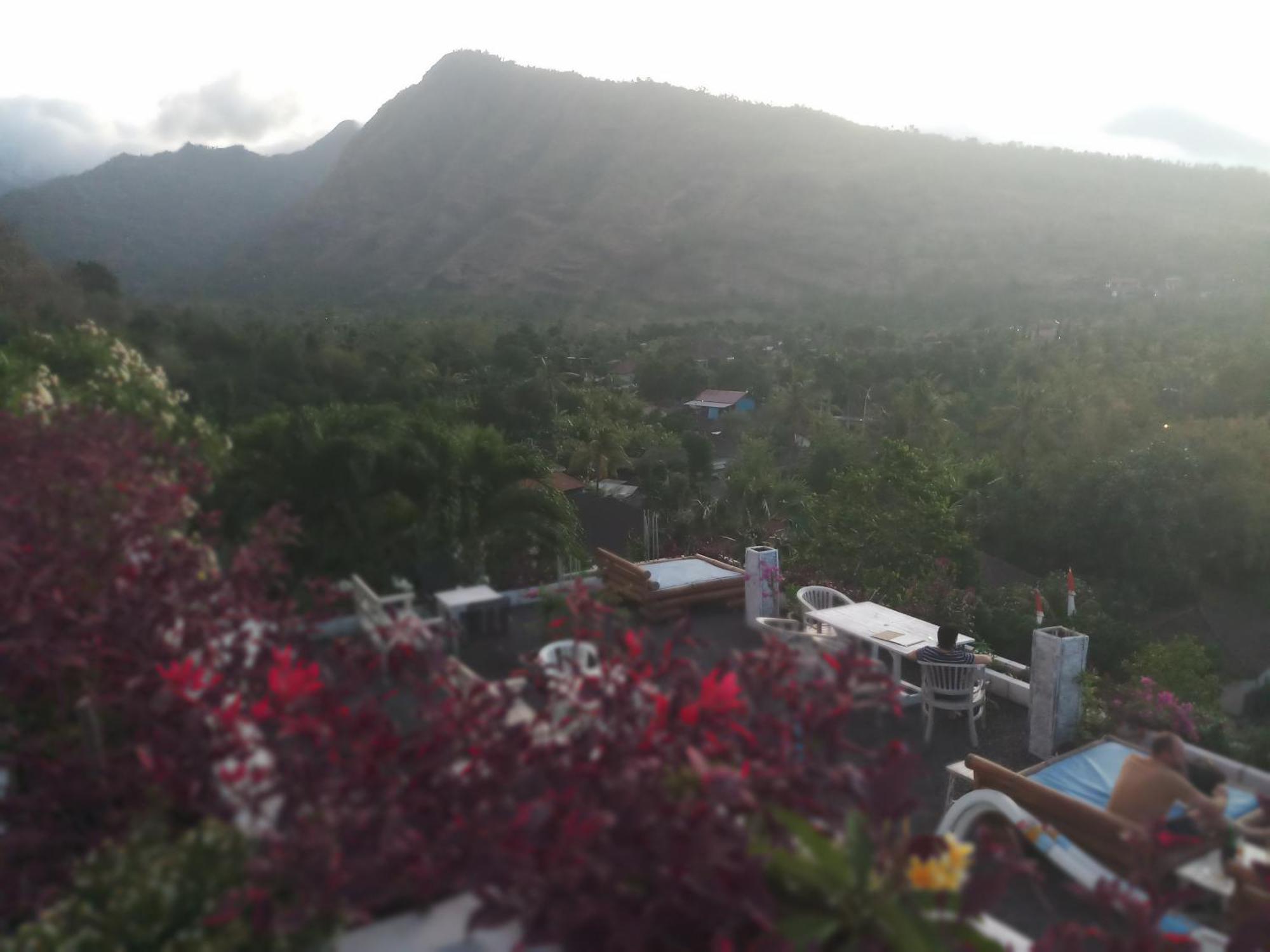 Waenis Sunset View Hotel And Restaurant, Amed, Bali מראה חיצוני תמונה