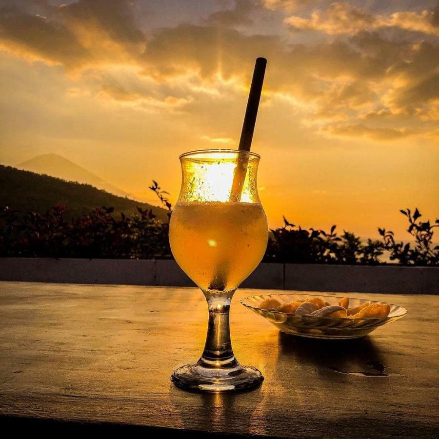 Waenis Sunset View Hotel And Restaurant, Amed, Bali מראה חיצוני תמונה