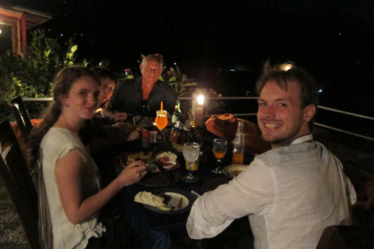 Waenis Sunset View Hotel And Restaurant, Amed, Bali מראה חיצוני תמונה