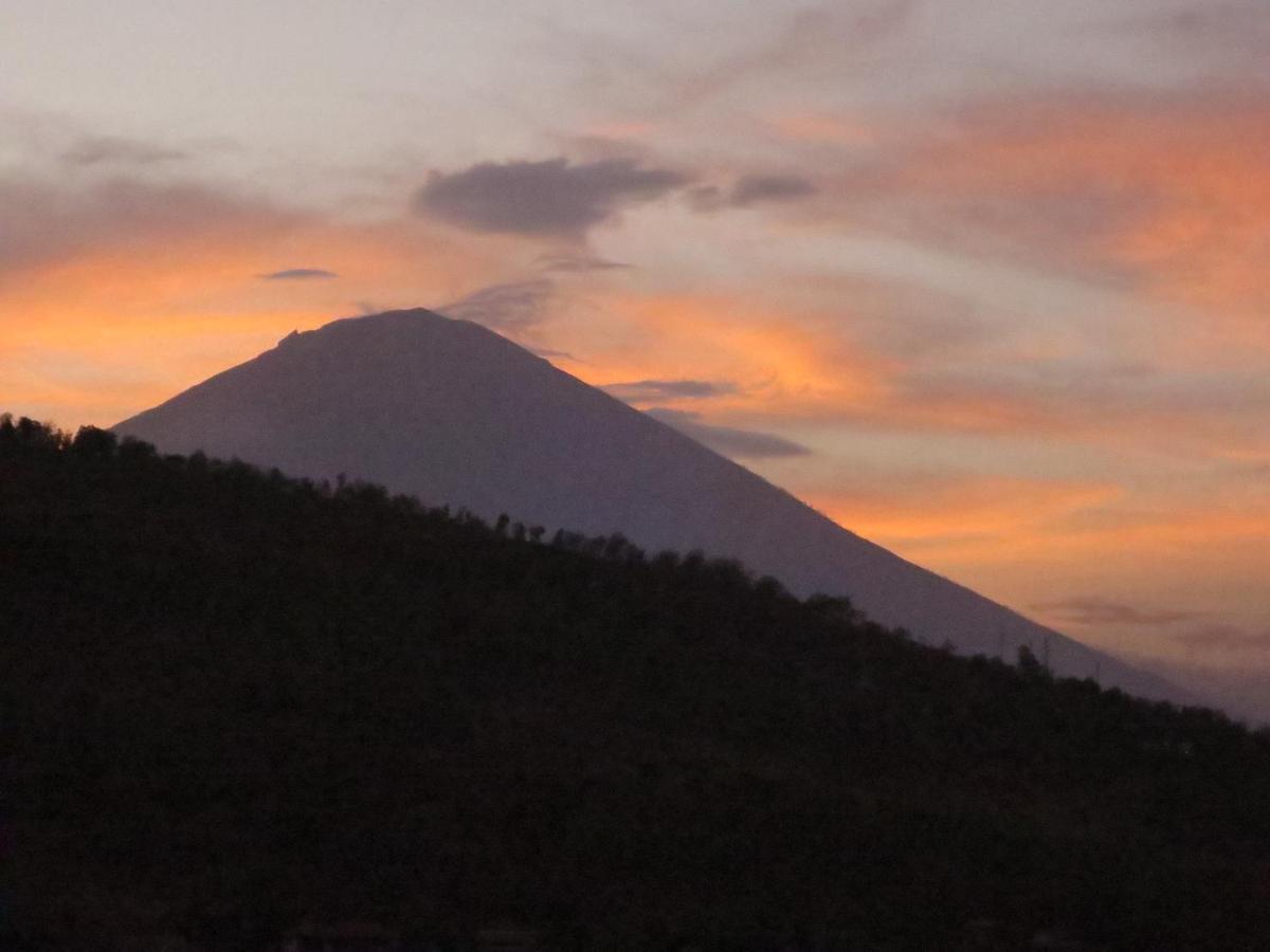 Waenis Sunset View Hotel And Restaurant, Amed, Bali מראה חיצוני תמונה
